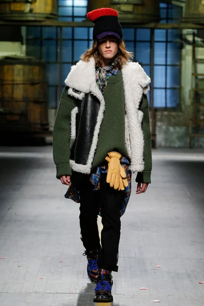 Look 3